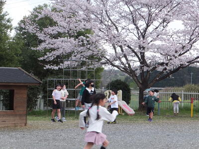 元気に走り回る卒園児たち